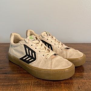 Cariuma CAITBA Pro Low Gum Vintage White Suede Sneakers